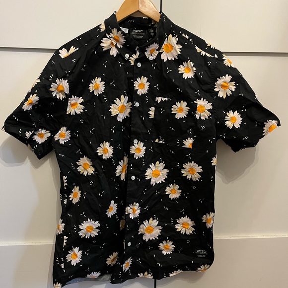 WESC short sleeve shirt with print in black brand new size Medium - Picture 3 of 4